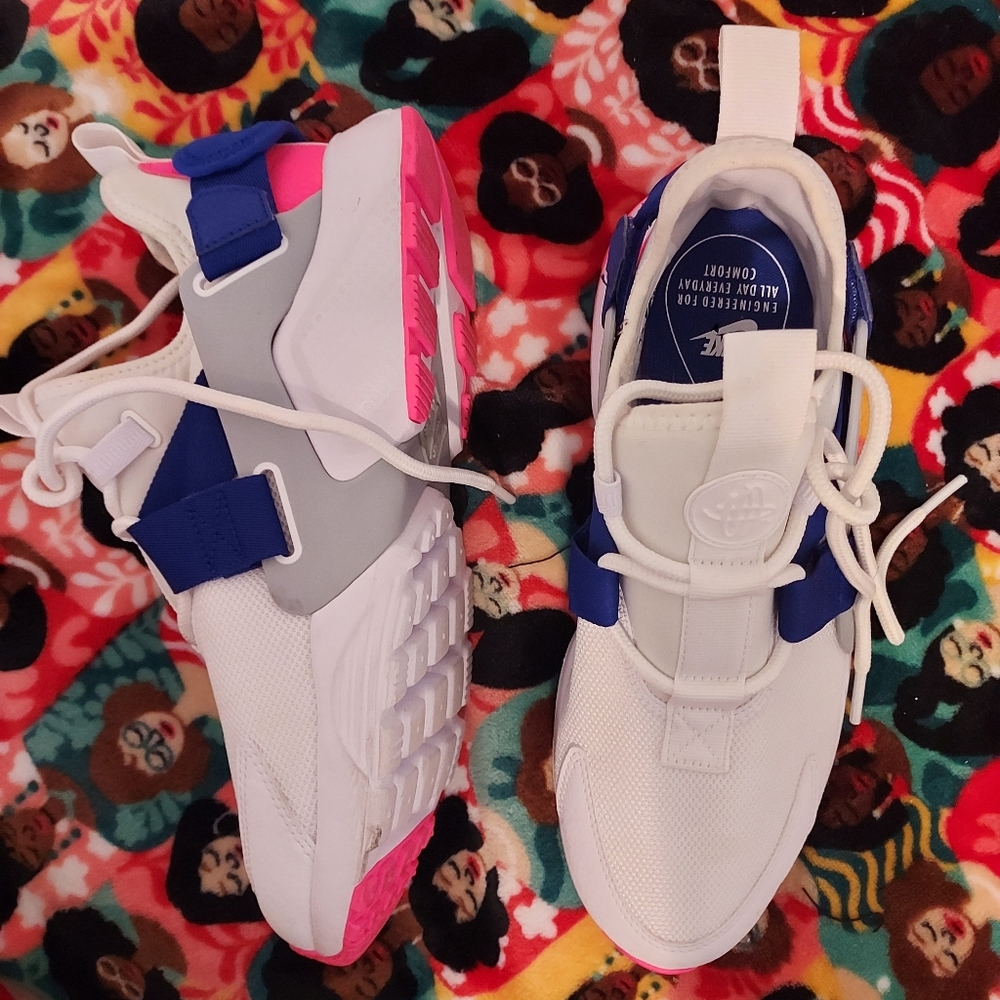 Ladies Nike sneakers